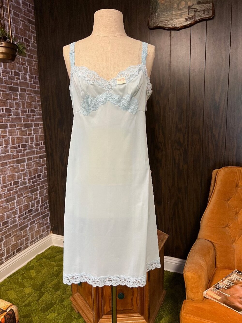 NWT Vintage 70s Vanity Fair Lace Trim Nylon Slip Blue Size 34 Small